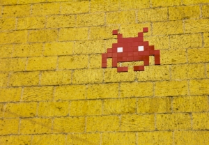 Android logo on the wall - how to kill an hour